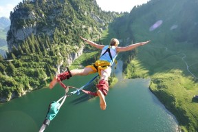 开云中国-地方政府加大足球基础设施建设投入，为青少年提供优质比赛场地