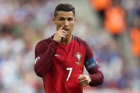 开云网页版登录入口-周泓余在女子象棋名人战中表现出色，晋级8强，周泓余学棋经历