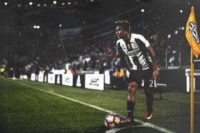 开云·体育官网-_荒野越野+露营：户外探索的极限体验_，越野车露营