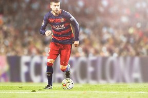 开云官方网页登录-历史性时刻：足球赛场上的“第一次”事件，足球史上的第一场比赛