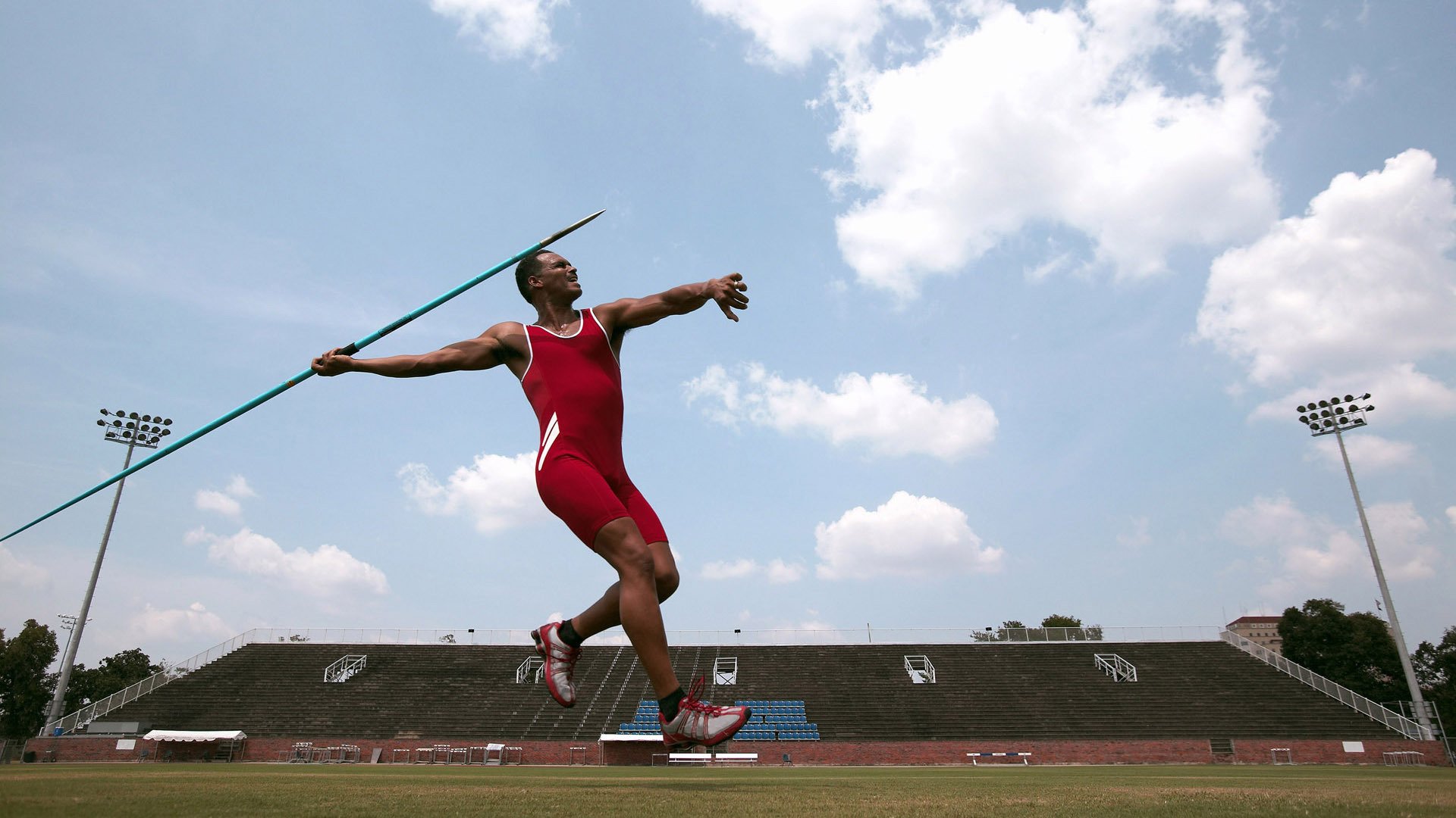 “极速逆转!车手在绝境中实现惊天翻盘”