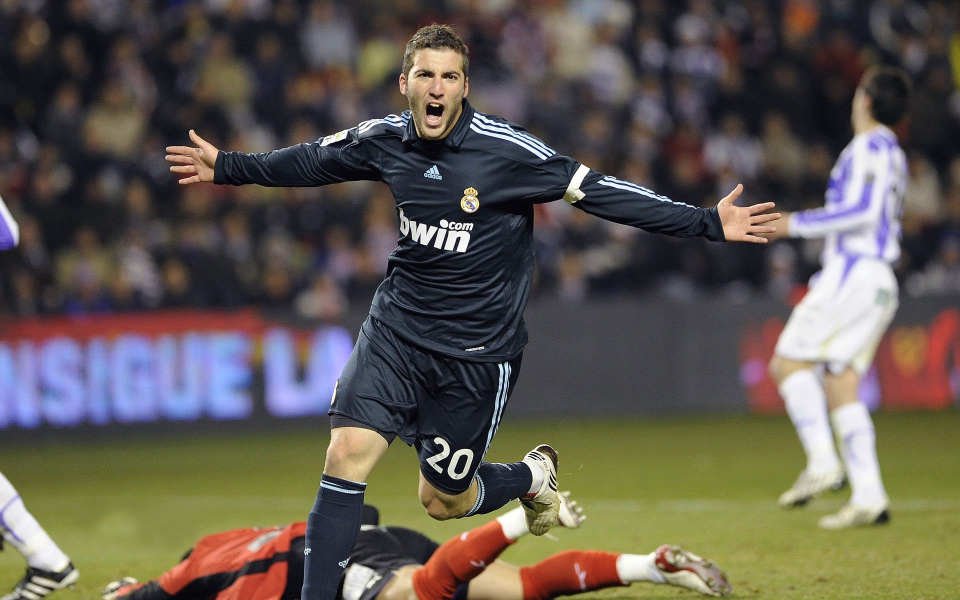 巴黎圣日耳曼争冠决心坚定,中场新秀脱颖而出,巴黎圣日耳曼队首发